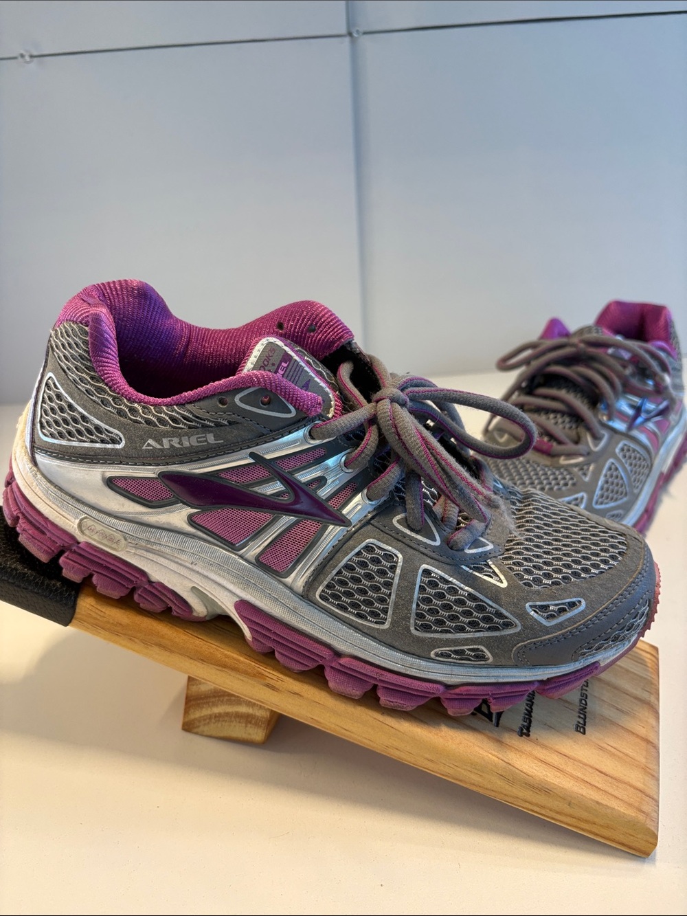 BROOKS Aris Women’s Gray and Purple Athletic Running Shoes